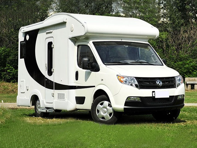 東風御風C型房車多方位展示圖1
