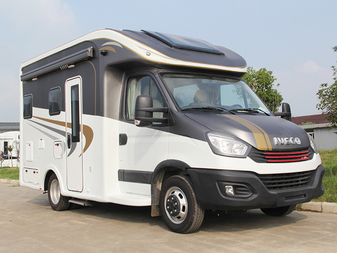 依維柯歐勝小額頭T型房車多方位展示圖3