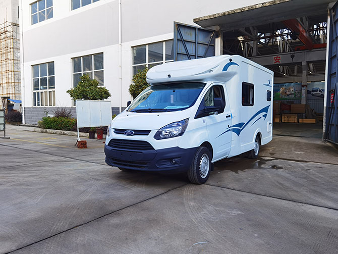 福特新全順小額頭C型房車多方位展示圖2