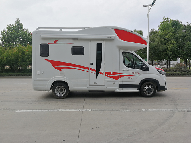 上汽大通V90C型房車多方位展示圖1