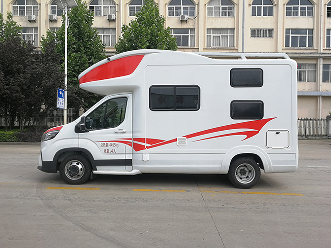 上汽大通V90C型房車多方位展示圖3