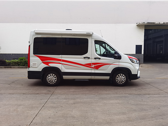 上汽大通V90短軸高（中）頂B型房車多方位展示圖1