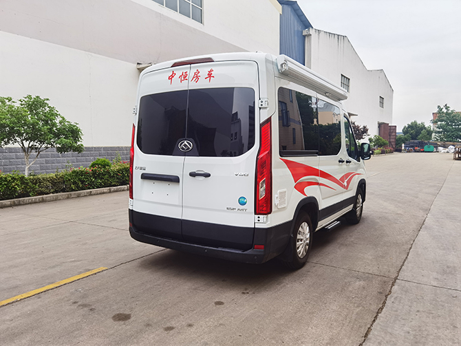 上汽大通V90短軸高（中）頂B型房車多方位展示圖2